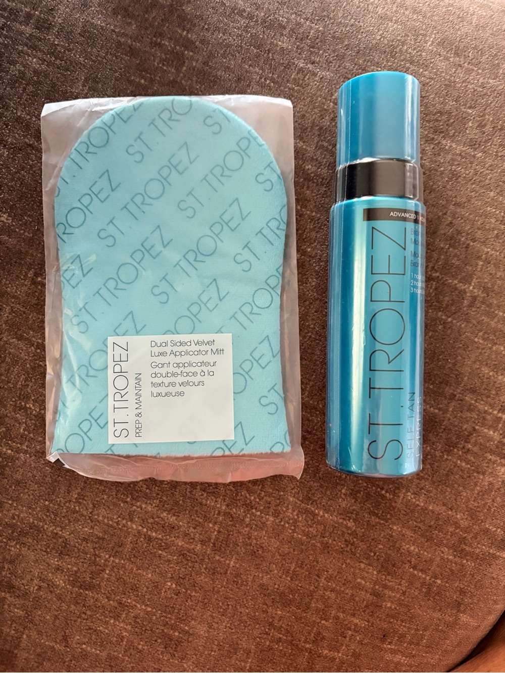 St. Tropez Bronzing Mousse with Blue Velvet Dual-Sided Applicator Mitt